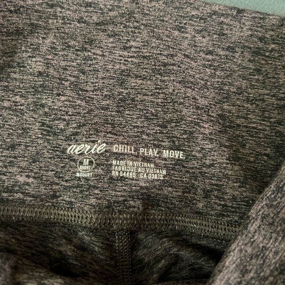 Bundle of Activewear! 2 pairs of leggings, 2 tops, 1 pair of shorts - Picture 10 of 11